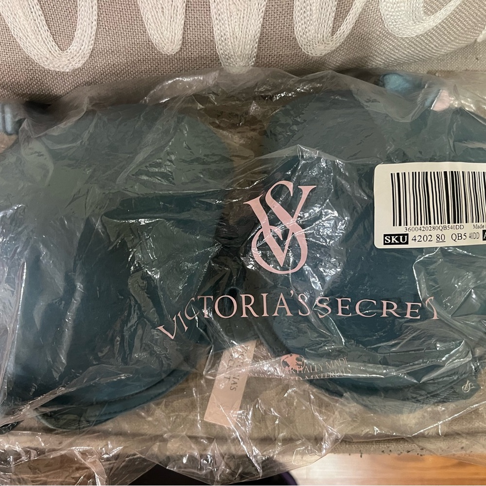 Victoria’s Secret Demi bra. Size 40DD